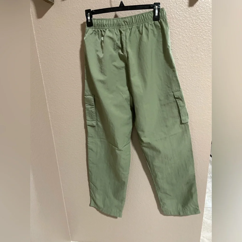 Women’s nike windbreaker sage green Pants